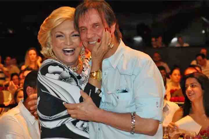 Ele foi ao ar por décadas, mudando dias, horários, cenários, mas sempre mantendo sua característica de acolhimento, conversas pessoais, convidados variados e também polêmica e espontaneidade. 
