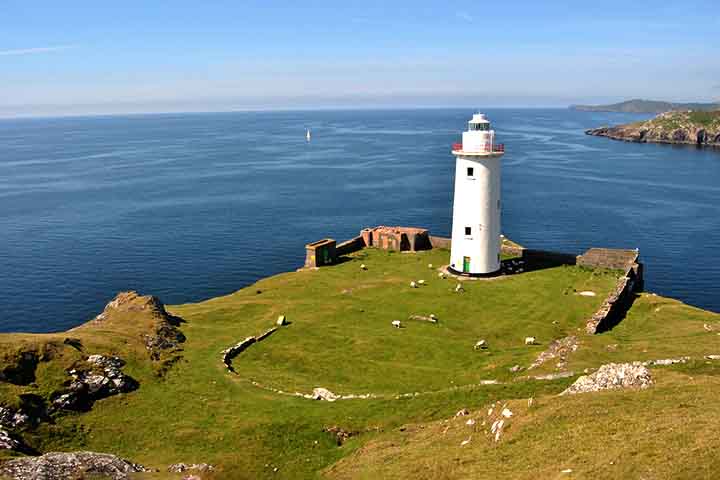 Entre as ilhas contempladas no programa estão Aran, Clare, Dursey, Inishturk, Inishbofin e Bere - esta última, na foto.
