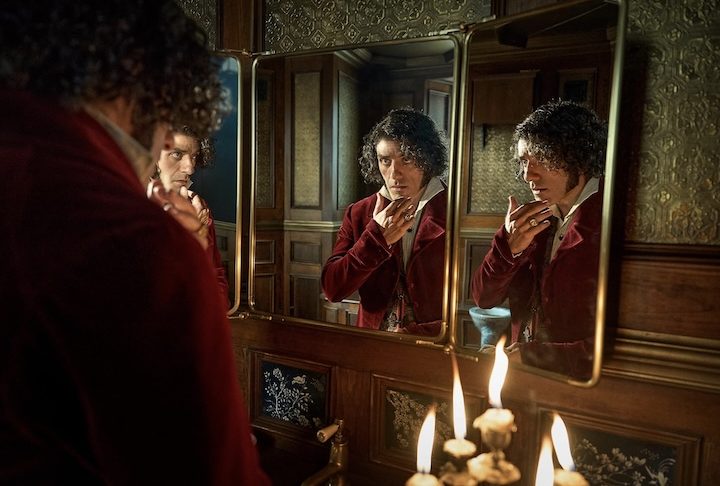 A diretora de arte Tamera Deverell foi responsável por dar vida à estética do período, enfatizando elementos que remetem ao clima do filme. 