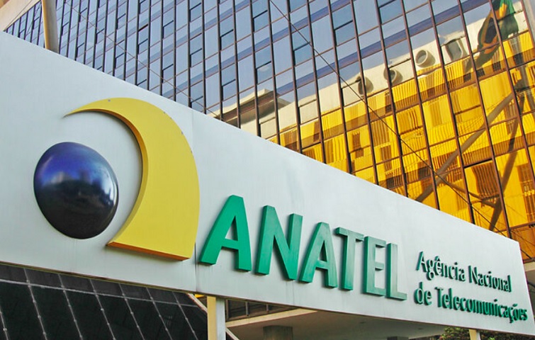A Anatel, por sua vez, implementou uma nova ferramenta em 2024 para que as prestadoras informem a origem das chamadas indesejadas, permitindo identificar irregularidades e agir mais rapidamente.