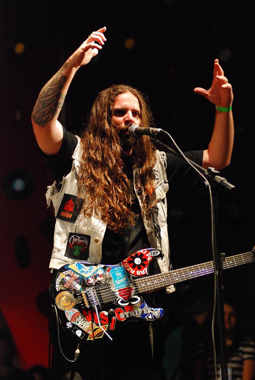 Entre as músicas mais conhecidas do grupo estão Roots Bloody Roots, Refuse/Resist, Territory e Ratamahatta.
