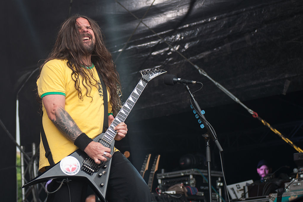 Ele reconhece a importância histórica da banda, mas reforça que não pretende retomar antigas parcerias apenas por nostalgia.
