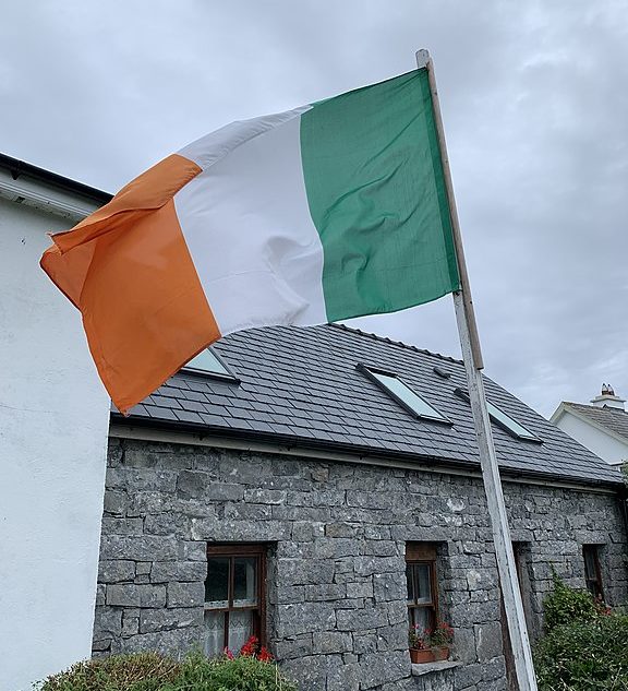 A República da Irlanda ocupa pouco mais de 80% da ilha da Irlanda - composta também pela Irlanda do Norte, país que integra o Reino Unido ao lado de Escócia, País de Gales e Inglaterra.
