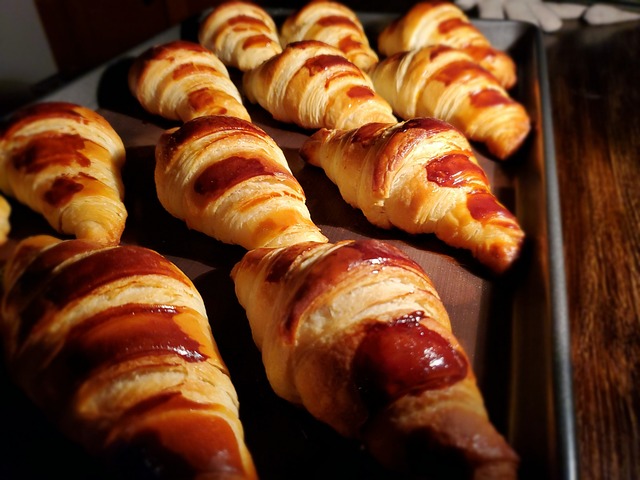 Para fazer um bom croissant, é necessário ter em mente alguns parâmetros, como a qualidade da farinha, do fermento e da manteiga utilizadas.