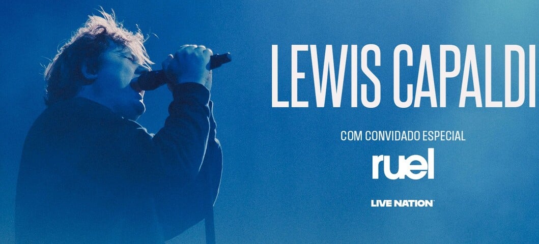 Lewis Capaldi, dono do hit Someone You Loved e diagnosticado com a síndrome de Tourette, anunciou show solo no Brasil em 2026. A apresentação está marcada para 18 de março, no Qualistage, no Rio de Janeiro, com participação especial do cantor Ruel. 