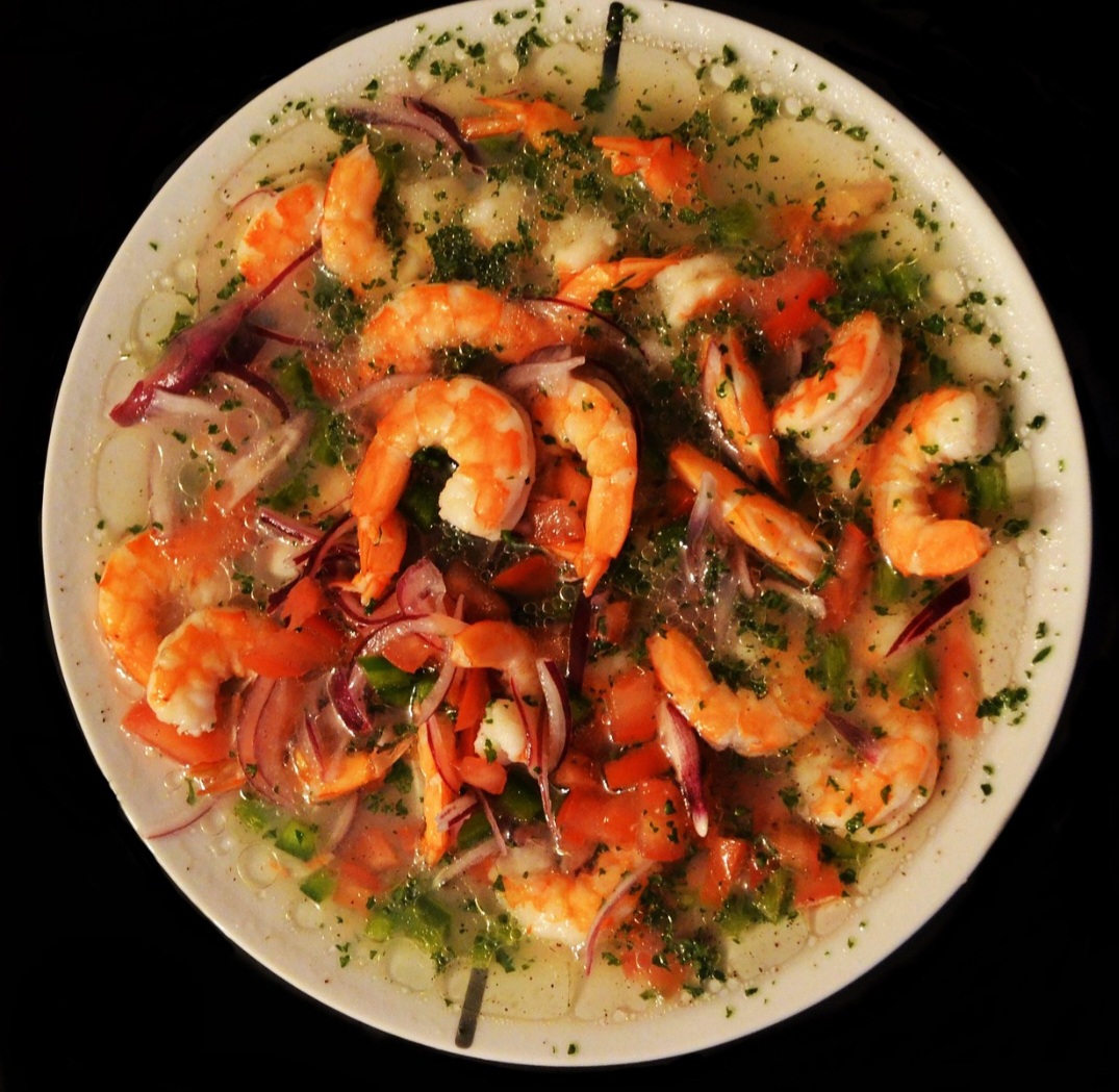 Eles se alimentam de restos de animais, vegetais, plancto, algas, detritos e outros organismos vivos ou mortos. Por outro lado, seus predadores incluem peixes, aves, crustáceos maiores (como caranguejos e lagostas), mamíferos marinhos e até mesmo outros camarões.