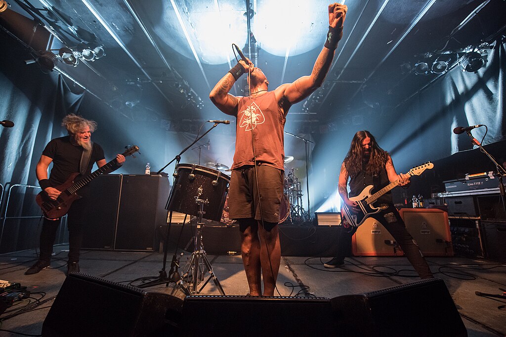 Ao longo da carreira, o Sepultura vendeu mais de 20 milhões de discos no mundo e recebeu múltiplos certificados de ouro e platina.
