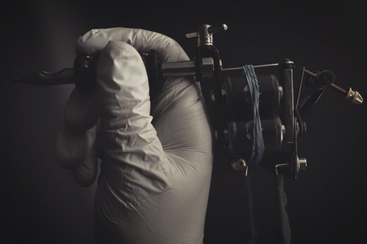 Por outro lado, o Brasil também é o segundo no mundo em buscas por remoção de tatuagens, atrás apenas dos EUA. 