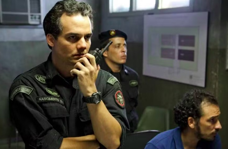 Ao longo da carreira, Moura colecionou prêmios importantes, como o Guarani do Cinema Brasileiro de Melhor Ator por Tropa de Elite (2007) e Tropa de Elite 2: O Inimigo Agora é Outro (2010). Além da carreira como ator, Wagner Moura também é músico e vocalista da banda de rock Sua Mãe.