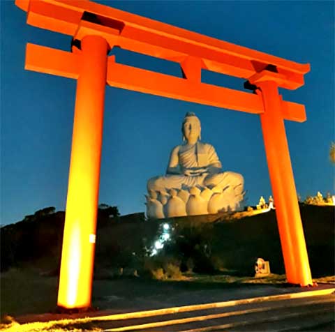 A cidade de Ibiraçu, no Espírito Santo, atrai turistas por reunir uma natureza exuberante, com experiências espirituais únicas e tradições culturais marcantes. Afinal, ela traz um ambiente de acolhimento com o Mosteiro Zen e a maior estátua de Buda do Ocidente.