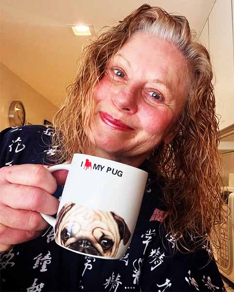 Em entrevista recente à “Veja São Paulo”, Vera revelou estar solteira e vivendo um momento de tranquilidade e autocuidado. “A mulher saudável hoje se resolve sozinha, viu, querido?”.
