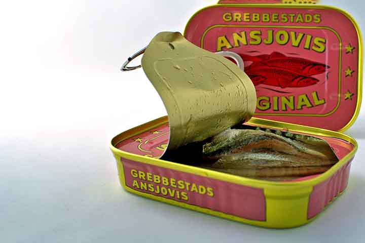 Dessa forma, a anchova pode atingir até 1 metro de comprimento, embora a maioria dos espécimes adultos tenha cerca de 40 cm.