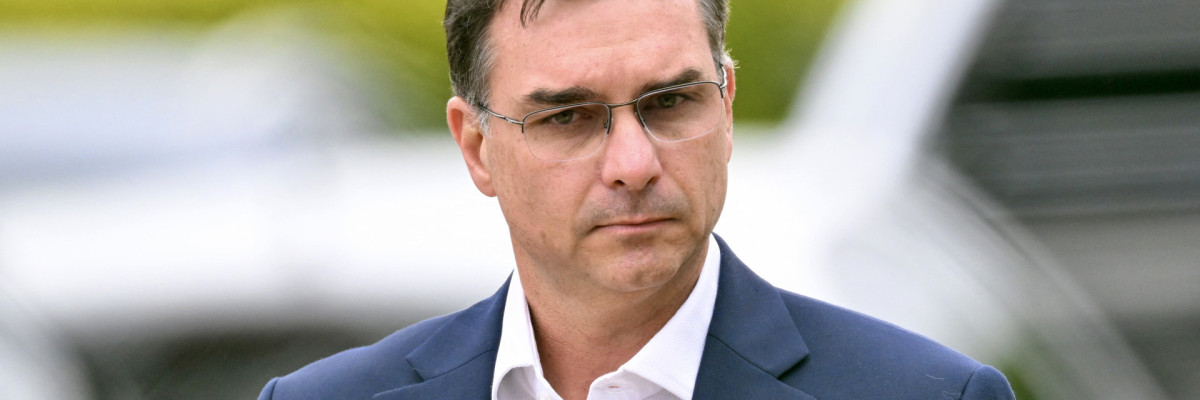 ￼FLÁVIO Bolsonaro afirmou que o pai o designou como herdeiro político