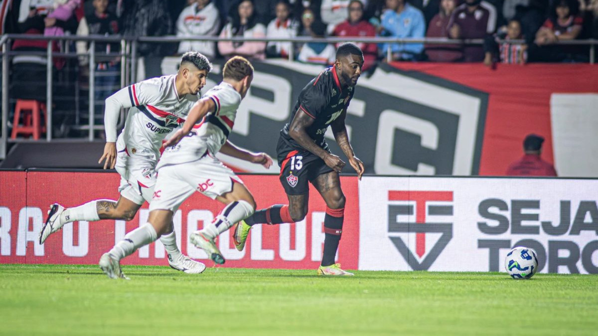 Partida entre São Paulo e Vitória, no Morumbis