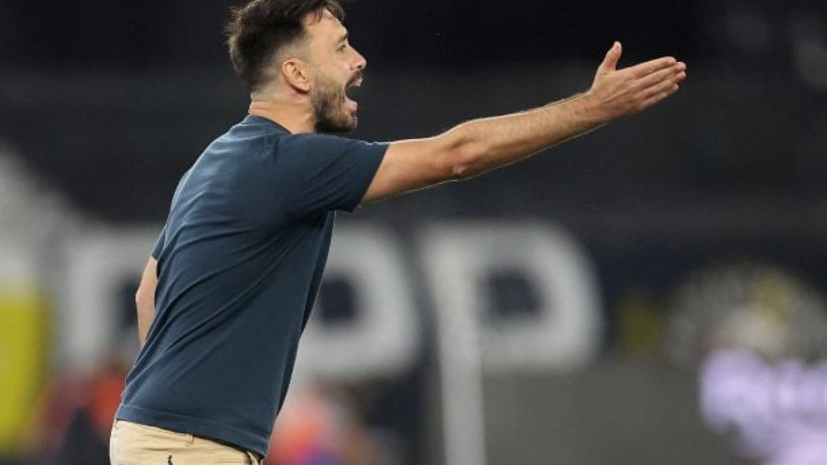 Técnico reafirma contrato, comenta melhorias, elogia elenco e analisa adaptação ao futebol brasileiro após vitória por 4 a 2 sobre o Fortaleza