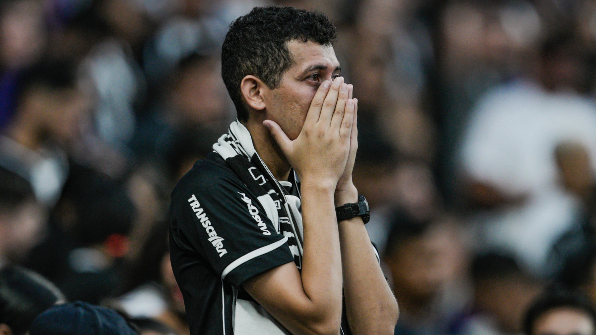 Torcida do Ceará lotou o Castelão, mas time não correspondeu em campo