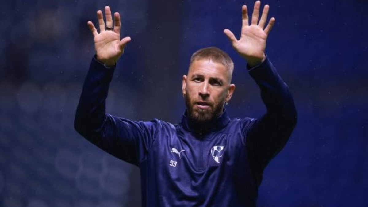 Lenda do futebol mundial confirma despedida aos 39 anos e lamenta não entregar o título à torcida; zagueiro marcou oito gols na temporada