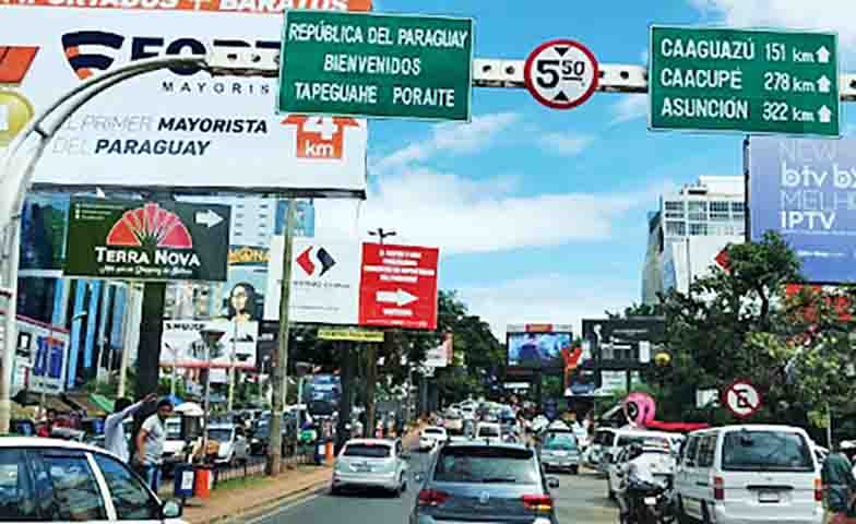 A cidade atrai visitantes de todo o mundo em busca de bons preços e variedade de produtos. É repleta de shoppings, lojas e mercados, cada um oferecendo uma experiência única.