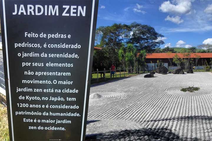 Os visitantes buscam paz e renovação e encontram, em Ibiraçu, praias ideais para descanso e contemplação, que valorizam a conexão com o mar e a natureza. 