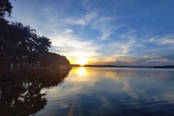 A peculiaridade de fluir para o interior contribuiu para a integração com a bacia hidrográfica do Rio Paraná, uma das mais importantes da América do Sul.