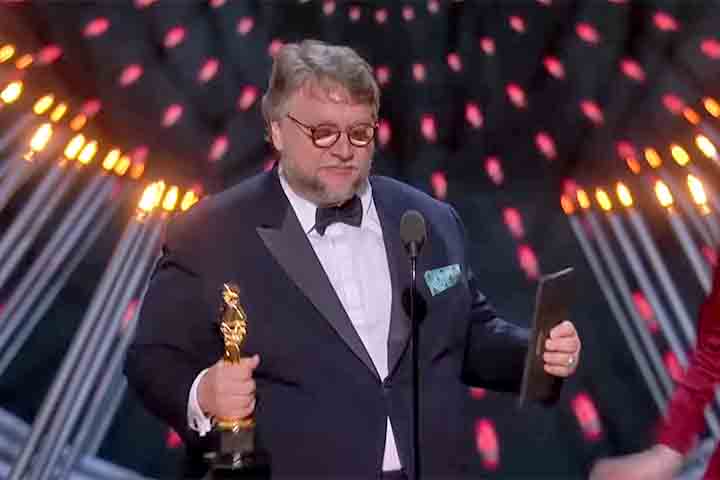 Já “O Labirinto do Fauno” conquistou três Oscars - Fotografia, Direção de Arte e Maquiagem - e consagrou o diretor como um autor de voz inconfundível - alguém capaz de transformar o terror em poesia.
