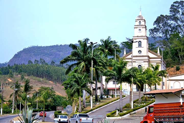 Inicialmente chamada de Vila Guaraná, a cidade foi renomeada em 1943 para Ibiraçu, que significa árvore grande em tupi-guarani, em referência a uma antiga árvore jequitibá que existia na região.