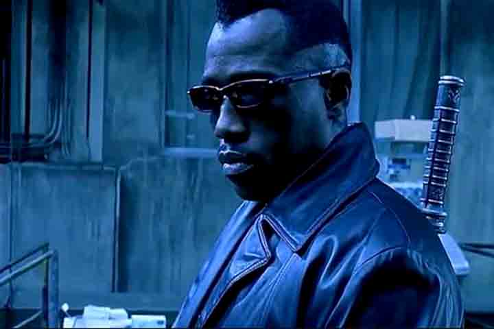 Entre esses dois momentos, Del Toro também se aventurou em produções de grande orçamento, mas sem abandonar seu olhar autoral. Dirigiu “Blade 2” e “Hellboy”, adaptando para o cinema o personagem das HQs de Mike Mignola. 
