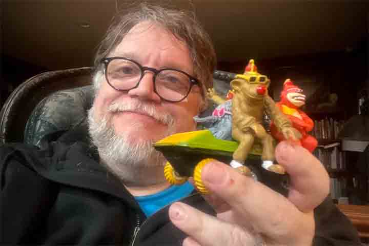 Nos anos seguintes, Del Toro seguiu transitando entre o épico e o íntimo. Em “Círculo de Fogo”, de 2013, prestou homenagem aos filmes de monstros japoneses e à cultura dos robôs gigantes.
