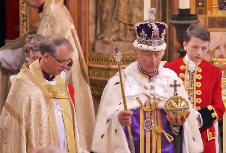 O atual monarca é o rei Charles III. Ele foi coroado no dia 6 de maio de 2023 na Abadia de Westminster, em Londres. A cerimônia contou com a presença de dignitários de todo o mundo. 