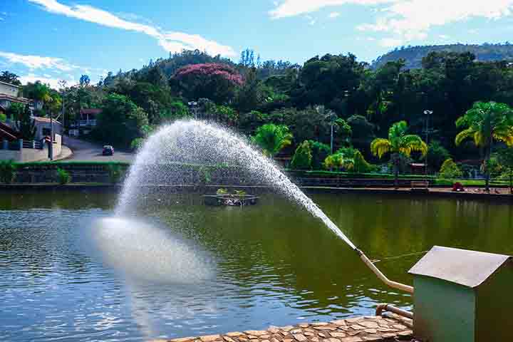 Monte Alegre do Sul faz parte do Circuito das Águas Paulistas e é considerada uma Estância Hidromineral em virtude da qualidades das águas, assim como é cercada de uma natureza exuberante.