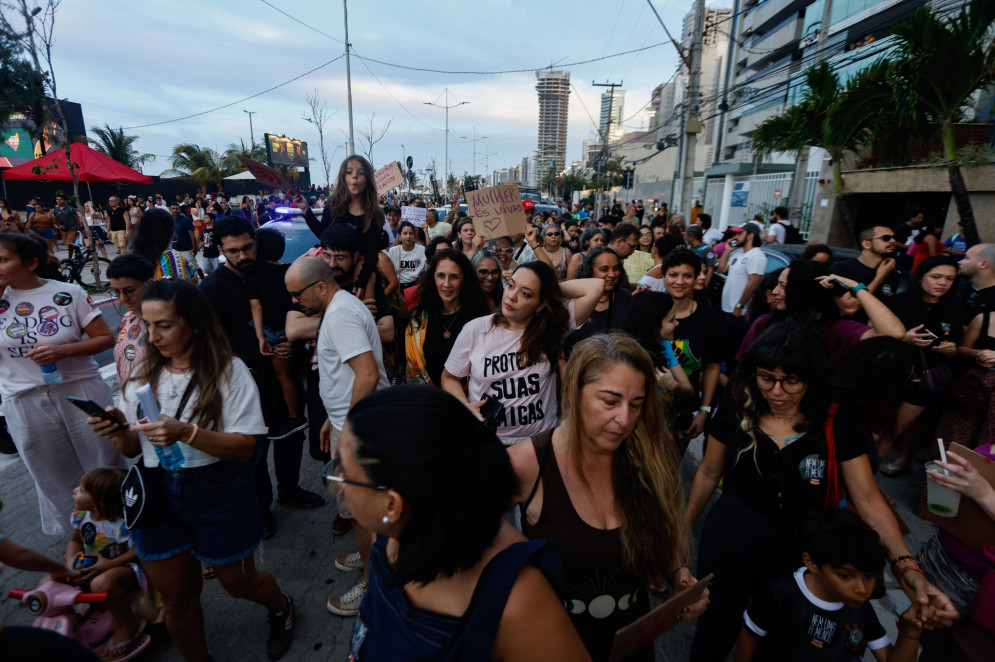O ato Levante Mulheres Vivas ocorre de forma simultânea em todas as unidades da Federação(Foto: DANIEL GALBER/ESPECIAL PARA O POVO)