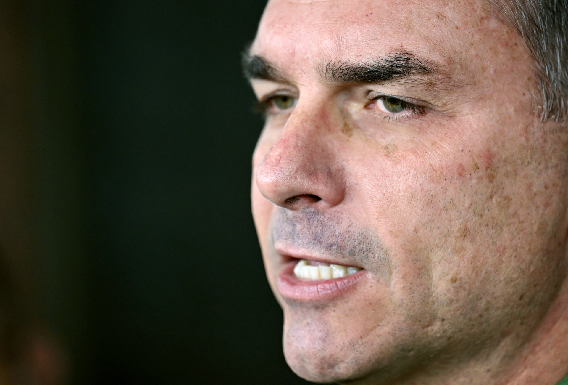 Flávio Bolsonaro dividiu opiniões ao ser escolhido para concorrer a presidente (Foto: EVARISTO SA/AFP)