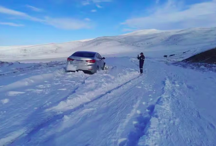 Após cinco horas de caminhada, Thiago foi finalmente resgatado por uma patrulha da Polícia de Santa Cruz. 