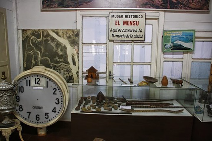Com acervo dedicado à história local, o Museu Municipal El Mensú tem entrada gratuita. O nome é uma alusão ao mensú, trabalhador que atuava nas grandes extensões de florestas das quais eram extraídas riquezas como erva-mate e madeira.