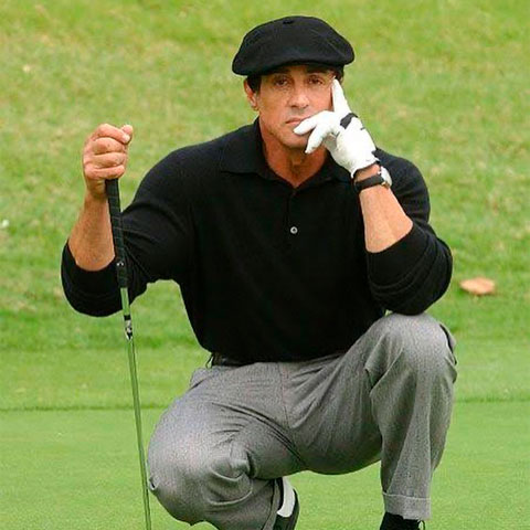 Sylvester Stallone — Em 2010, o ator fez uma piada durante a Comic-Con dizendo que no Brasil “você pode explodir tudo e eles ainda agradecem”. A fala gerou revolta, e Stallone precisou se desculpar publicamente, dizendo que tentou fazer humor, mas foi mal interpretado.