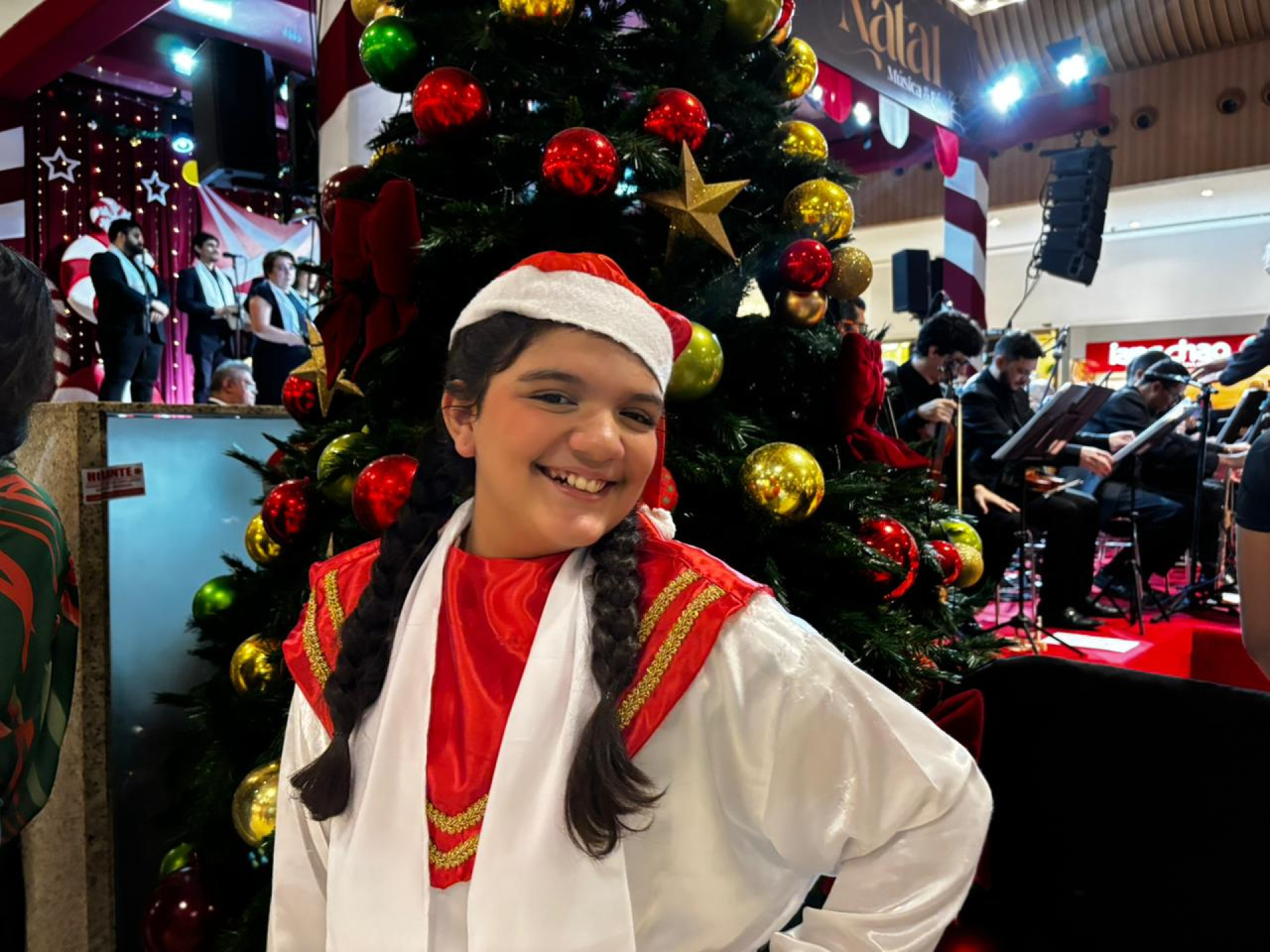 Desde os seis anos a coralista Amanda Bezerra da Rocha apresenta-se em eventos de Natal