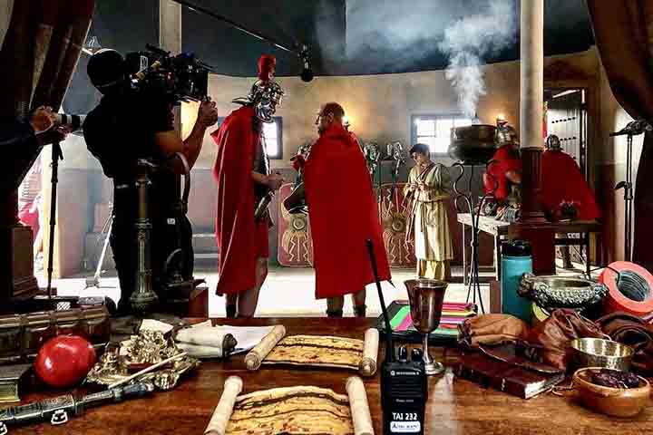 O novo ciclo está disponível em 50 idiomas com legendas e em 36 com dublagem dentro do aplicativo oficial da série. 
