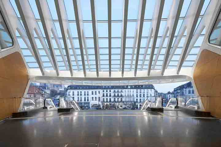 2º) Estação Mons, em Mons (Bélgica): Projetada por Santiago Calatrava, a Estação Mons é o ponto central de um projeto de reurbanização na Bélgica.
