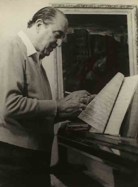 Ele foi também maestro e educador, tendo contribuído intensamente para a vida musical brasileira do século 20. Veja a seguir outros 10 músicos eruditos importantes da história do Brasil!
