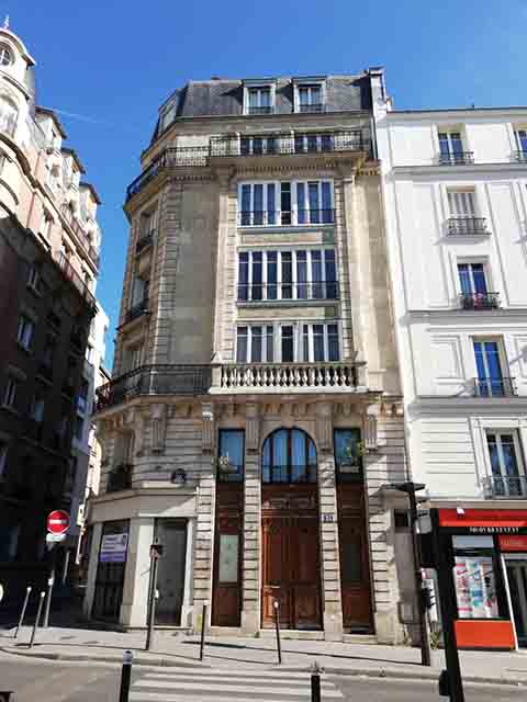 Apenas dois anos após sua morte, o sistema braille foi oficialmente adotado pelo Instituto Nacional de Jovens Cegos e, a partir daí, começou a se espalhar pelo mundo. 
