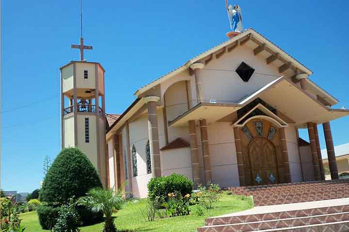 O símbolo máximo de Ametista do Sul é a Igreja Matriz São Gabriel. Com estrutura imponente, ela impressiona por ter cerca de 40 toneladas de pedras ametistas em suas paredes.