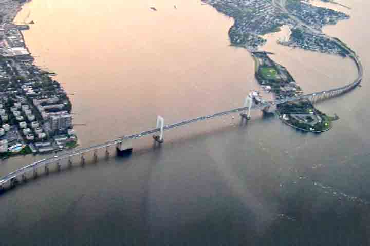 Durante o século 19, o Bronx passou de uma área predominantemente rural para um território em acelerada urbanização. A construção de pontes e ferrovias aproximou o distrito de Manhattan, impulsionando sua integração ao restante da metrópole. 
