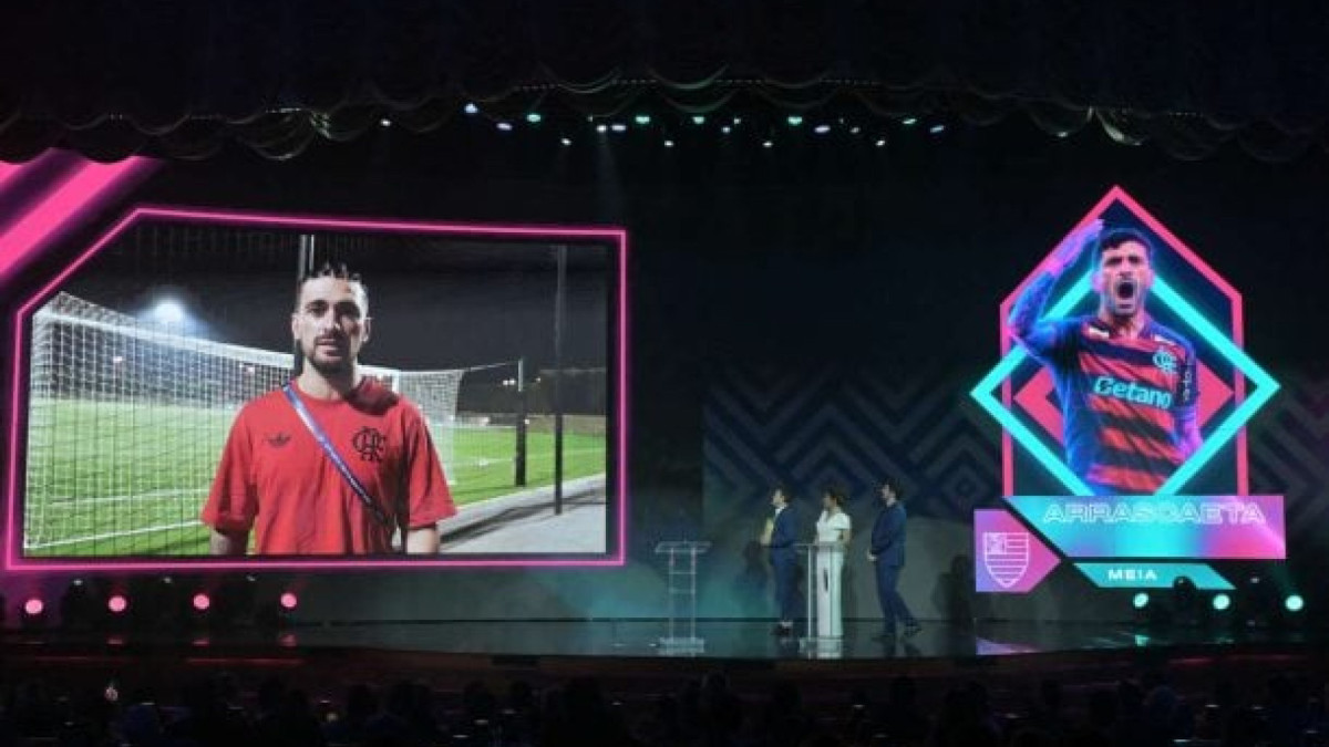 Jogador foi eleito em premiação organizada pela CBF e fez dobradinha com conquista no Bola de Prata da ESPN