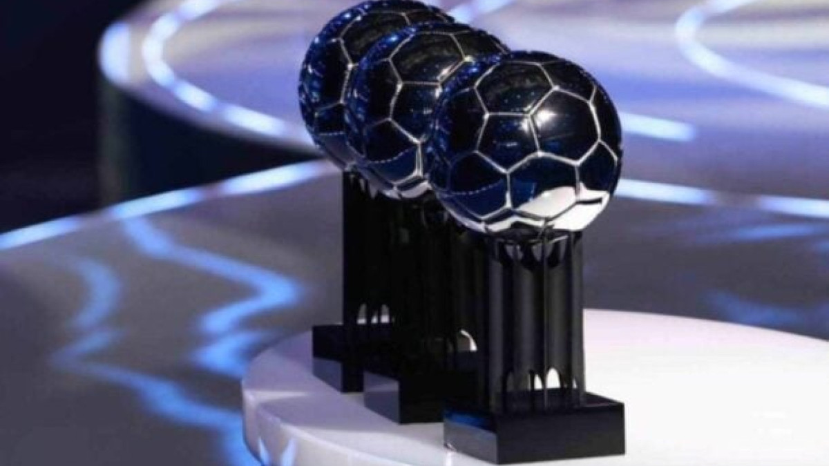 Premiação da ESPN distribui destaques entre cinco clubes, celebra Arrascaeta como Bola de Ouro, mas com time com mais nomes da Raposa