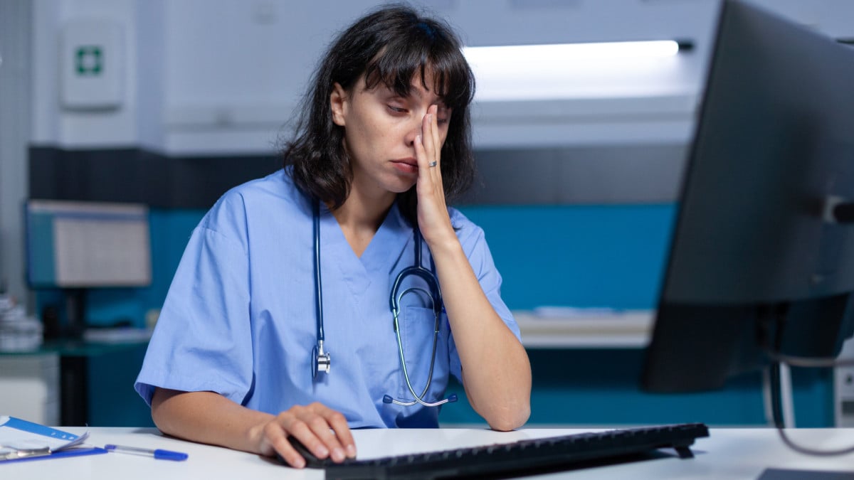 Cada vez mais os médicos estão desistindo de se especializar no Brasil. Embora não seja obrigatório realizar residência para ser médico, ela é necessária para a formação como especialista