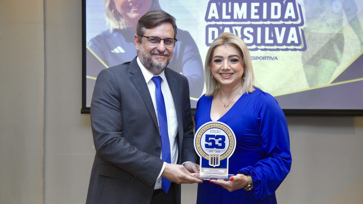 Eveliny Almeida recebeu o prêmio de personalidade esportiva do ano