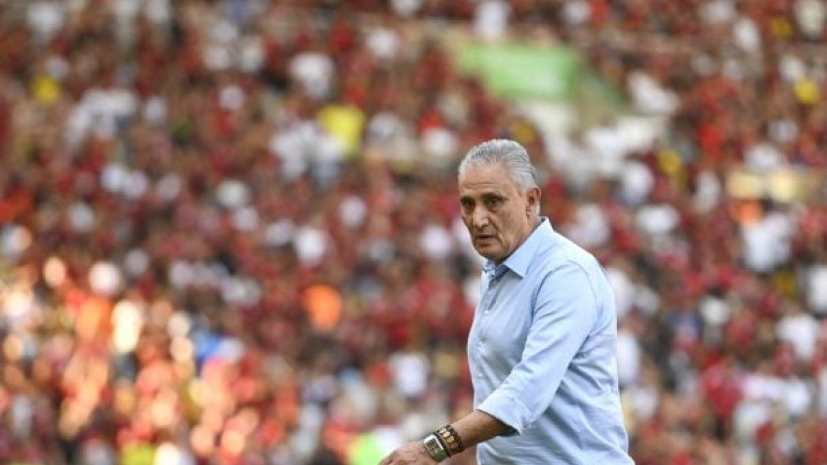 Treinador, que deve voltar a trabalhar em 2026, diz estar na torcida pelo italiano na Seleção e vê camisa 10 do Santos como ''extraordinário''