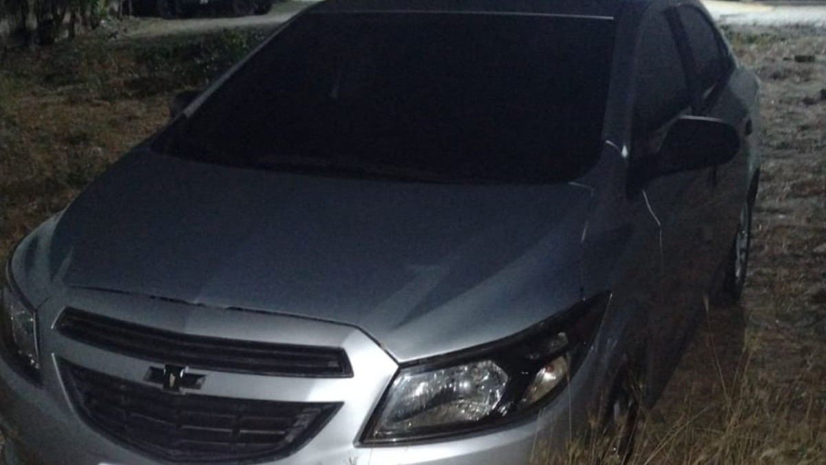 Carro usado na ação criminosa foi recuperado pela Polícia 