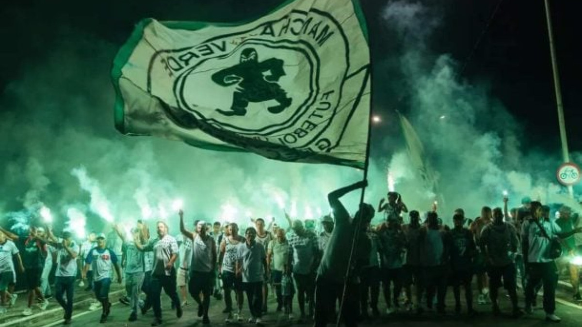 Em nota nas redes, a organizada fez cobranças individuais e acusou Leila Pereira de 