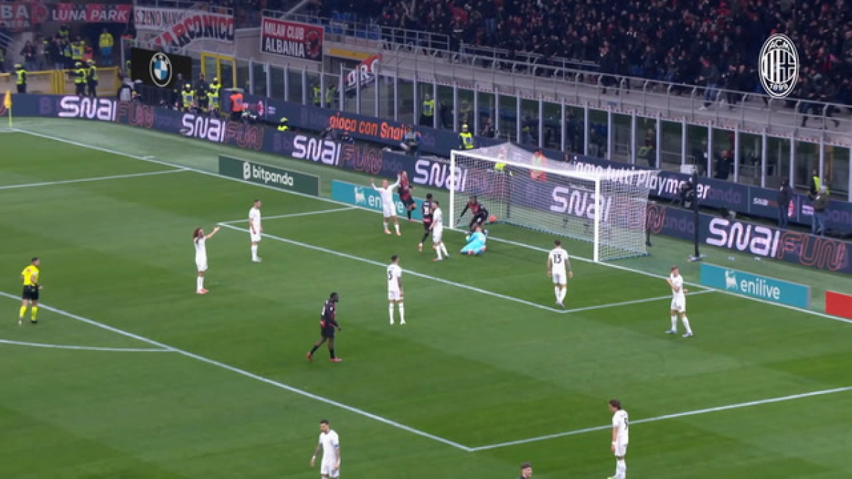 Leão marca após linda jogada de primeira do Milan